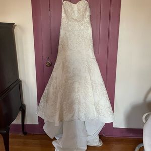 Oleg Cassini Sweetheart wedding dress